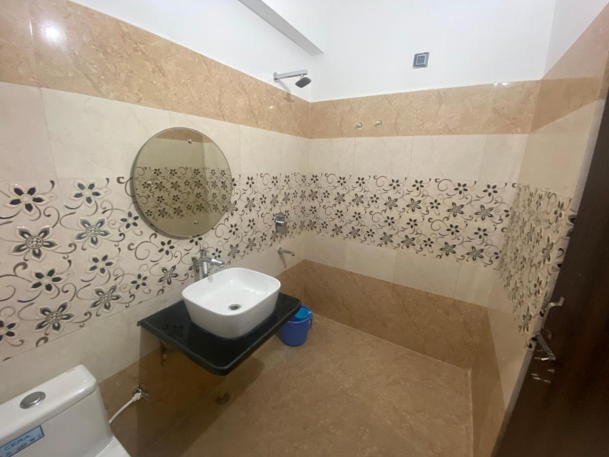 Shivalik Residency - Hotel & Banquet Hall Bāra Banki Exterior photo